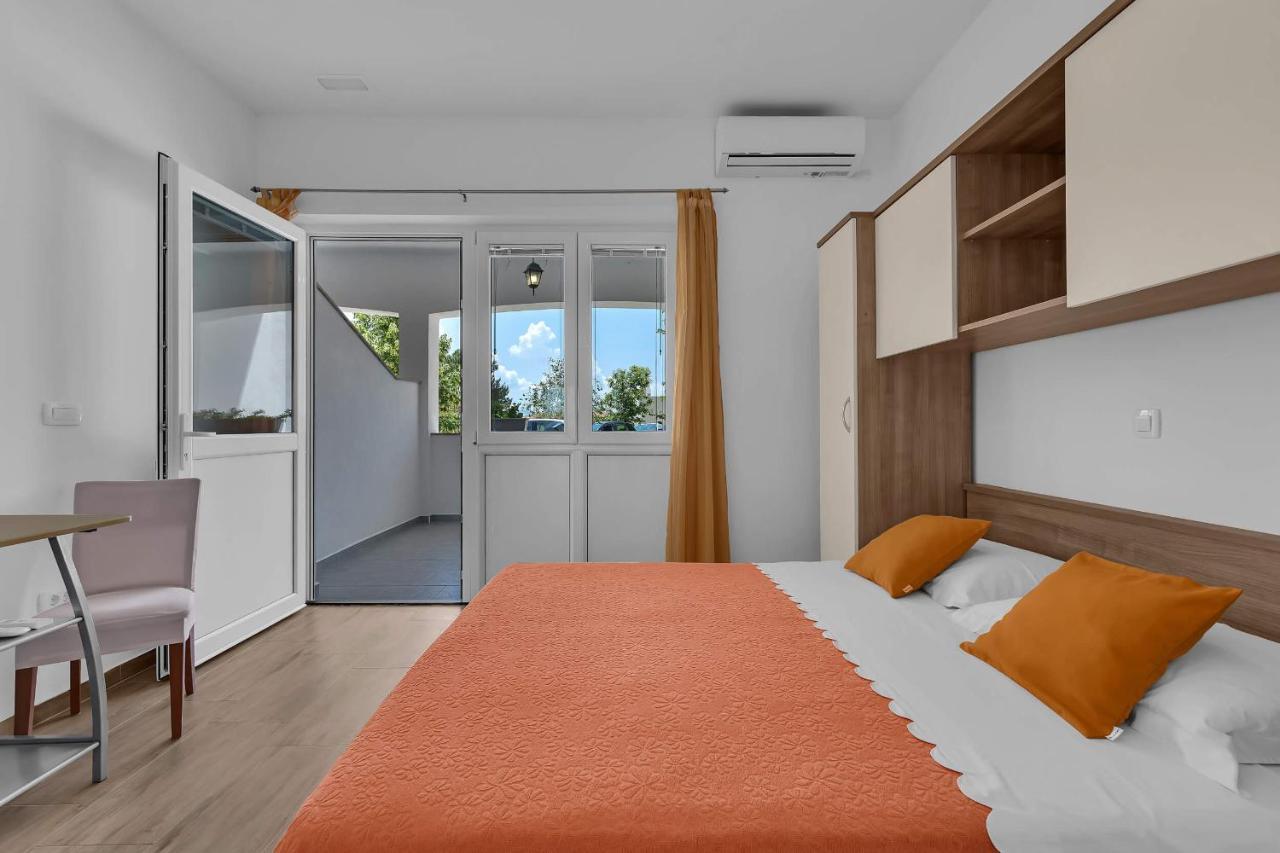 Sea Breeze Studios Tučepi Buitenkant foto